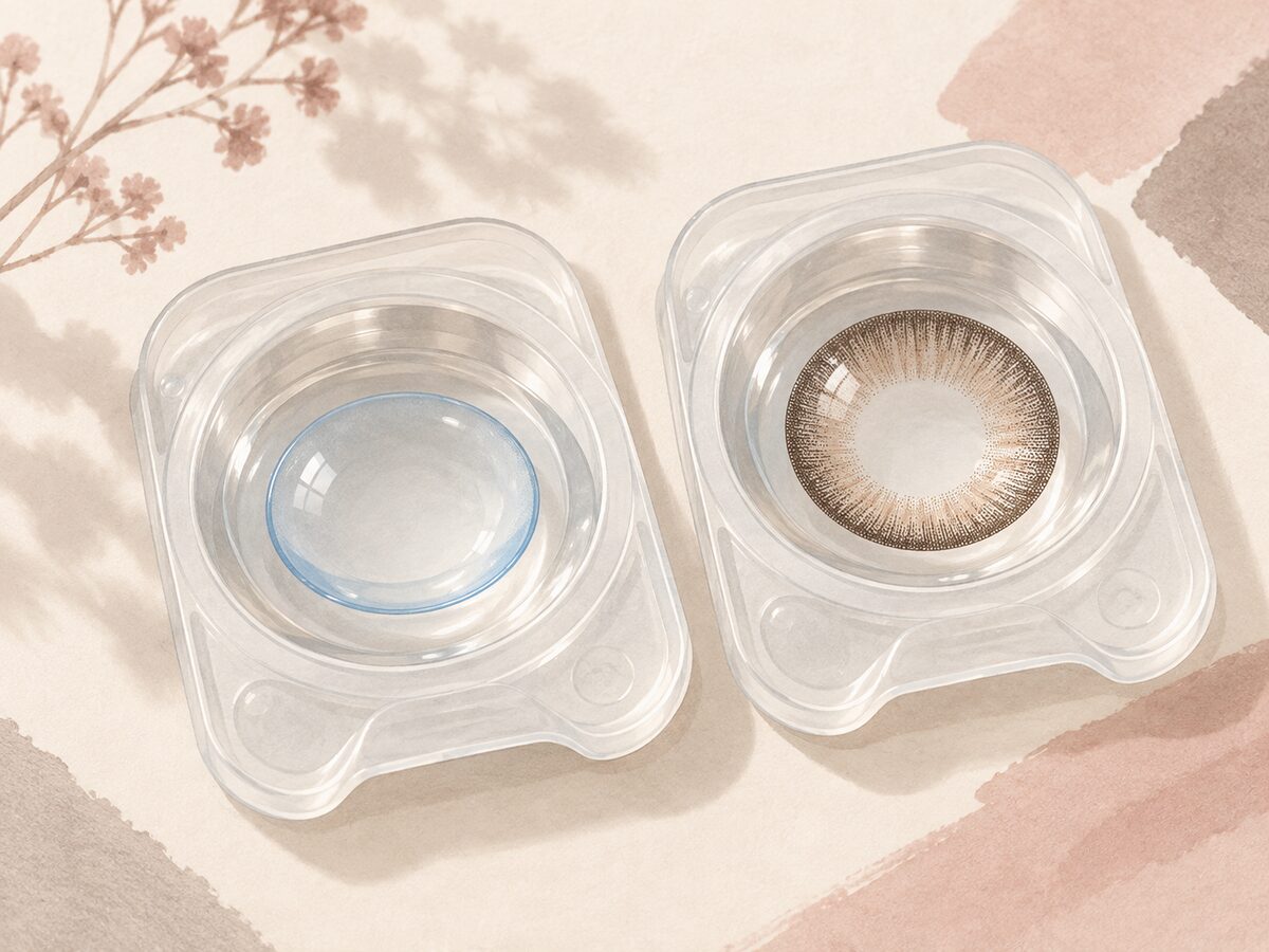 Illustration comparing a faint blue visibility tint with a brown cosmetic lens pattern in separate blister wells.