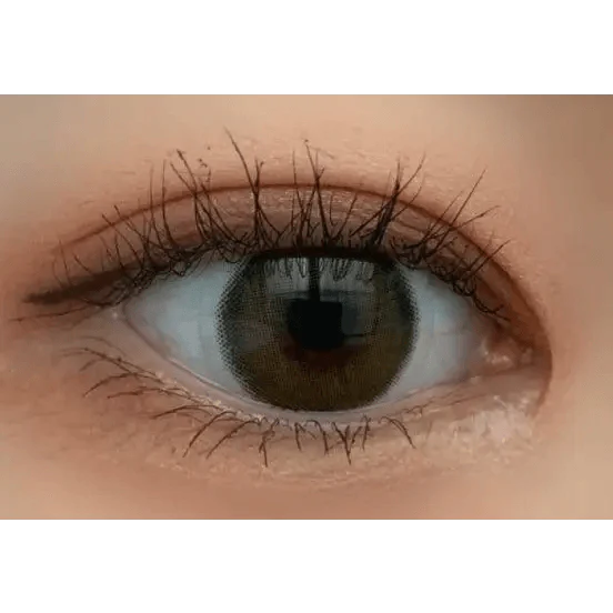 i-DOL Canna Roze Olive Green — single-eye close-up showing the contact lens appearance