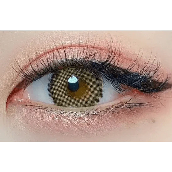 i-DOL Canna Roze Olive Green — single-eye close-up showing the contact lens appearance