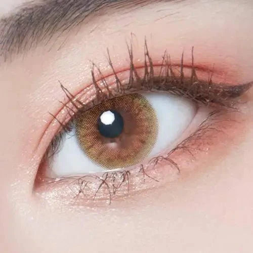 LensTown Retears Brown — single-eye close-up showing the contact lens appearance