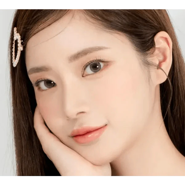 LensRang Stunning Gray — model portrait showing the contact lens look