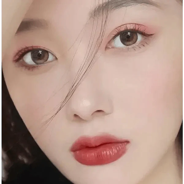 LensTown Tobetter Brown — model portrait showing the contact lens look