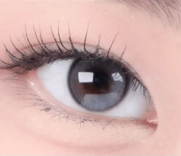 i-DOL Yurial Mul Gray — single-eye close-up showing the contact lens appearance