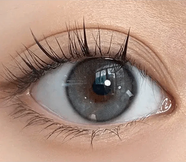 i-DOL Yurial Mul Gray — single-eye close-up showing the contact lens appearance