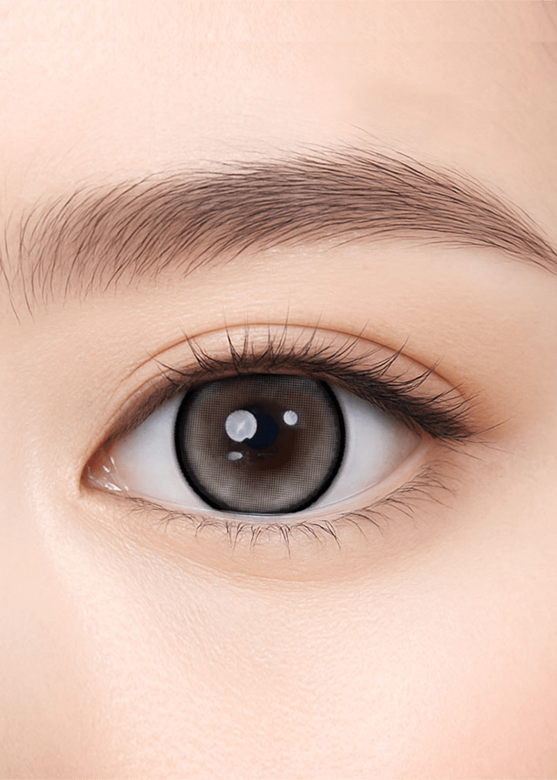 Clalen Iris FUGUANG Gray Daily 13.8mm — close-up view of the contact lens on an eye