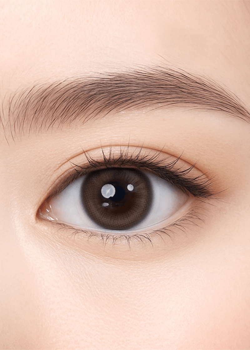 Clalen Mocha Black Daily 13.6mm — close-up view of the contact lens on an eye