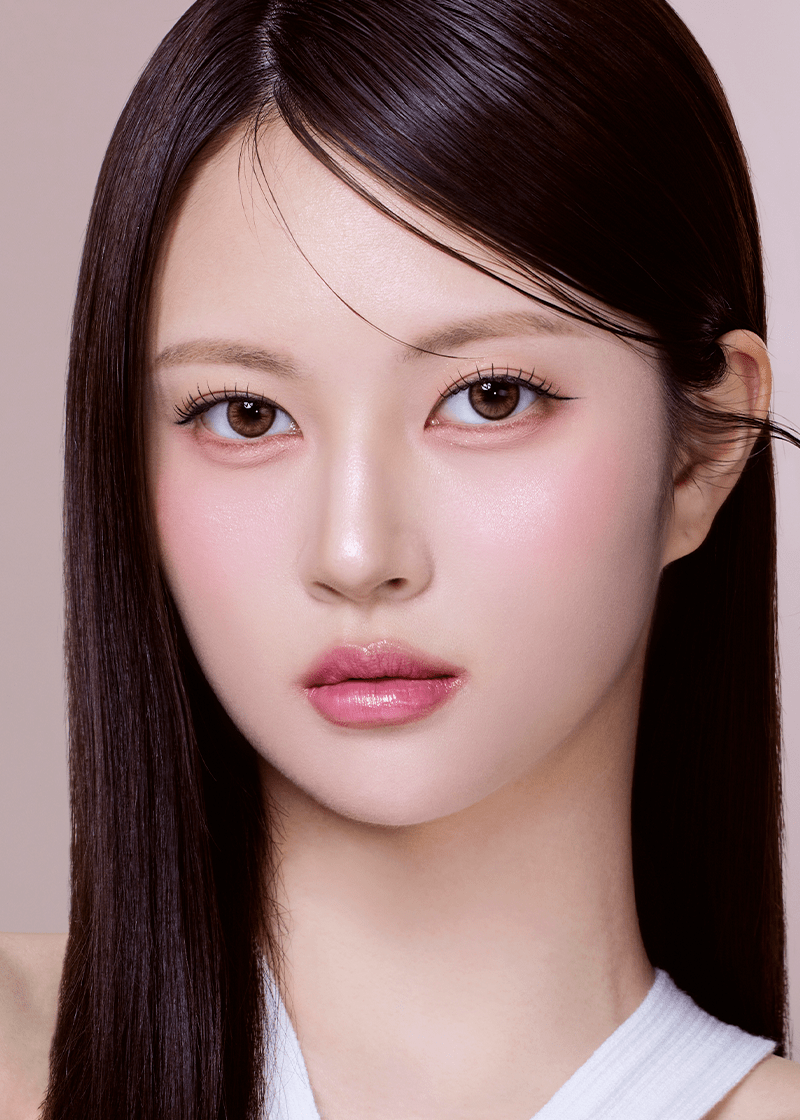 Clalen O2O2 Ash Brown for Astigmatism Daily 12.9mm — model portrait showing the contact lens look