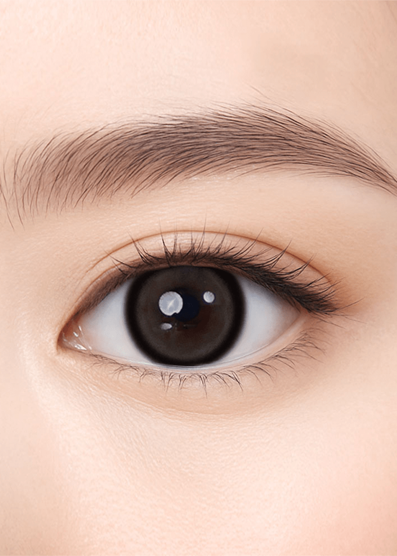 Clalen O2O2 Micellia Deep Black Monthly 13.6mm — close-up view of the contact lens on an eye