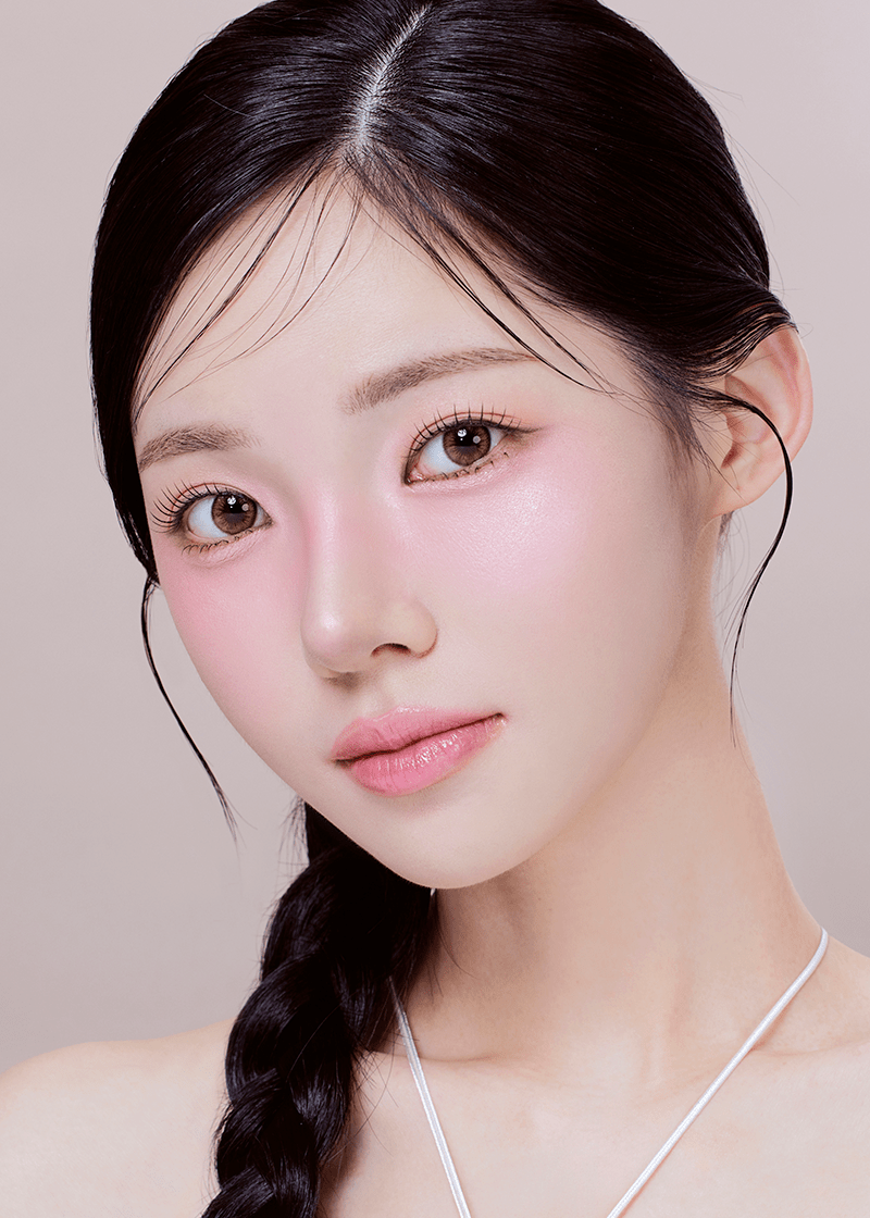 Clalen O2O2 Natural Brown Monthly 12.7mm — model portrait showing the contact lens look