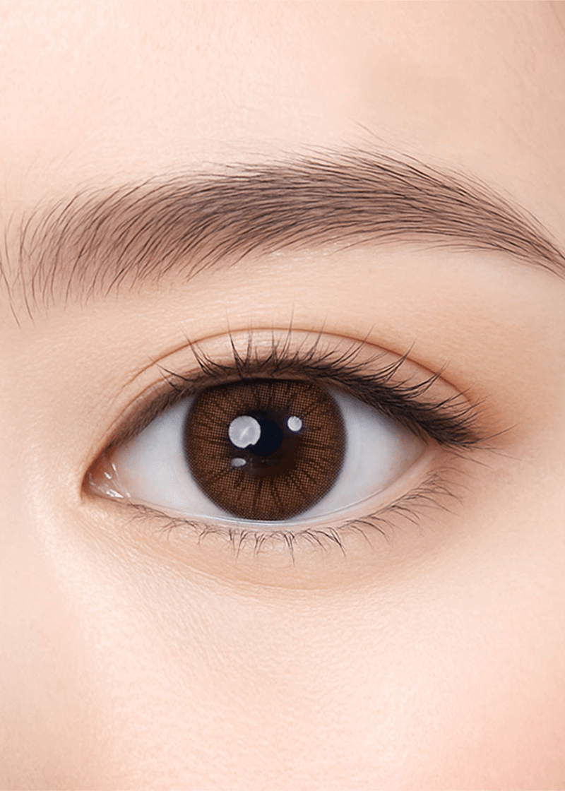 Clalen O2O2 Sepia Choco for Astigmatism Daily 12.9mm — close-up view of the contact lens on an eye