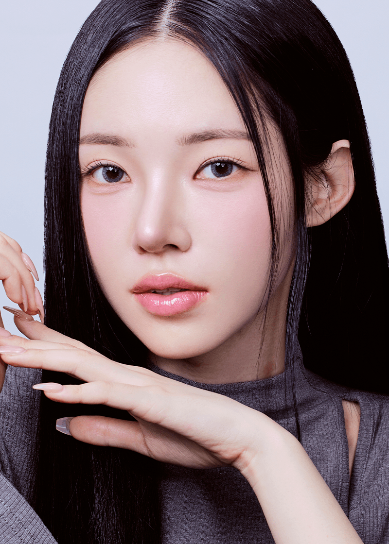 Clalen Suzy Gray Daily 12.9mm — model portrait showing the contact lens look