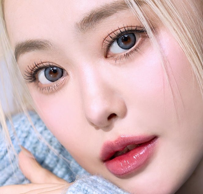 I-SHA Dekame Look At Me Gray colored contact lens, 13.6mm graphic diameter, Monthly wear
