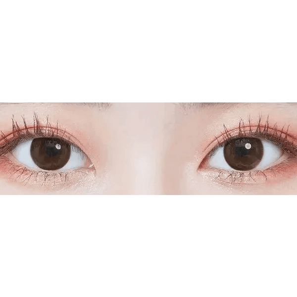 LensTown It's Natural Cappuccino — both eyes wearing the contact lenses