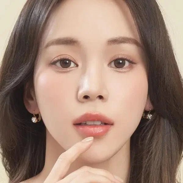 LensTown It's Natural Cappuccino — model portrait showing the contact lens look