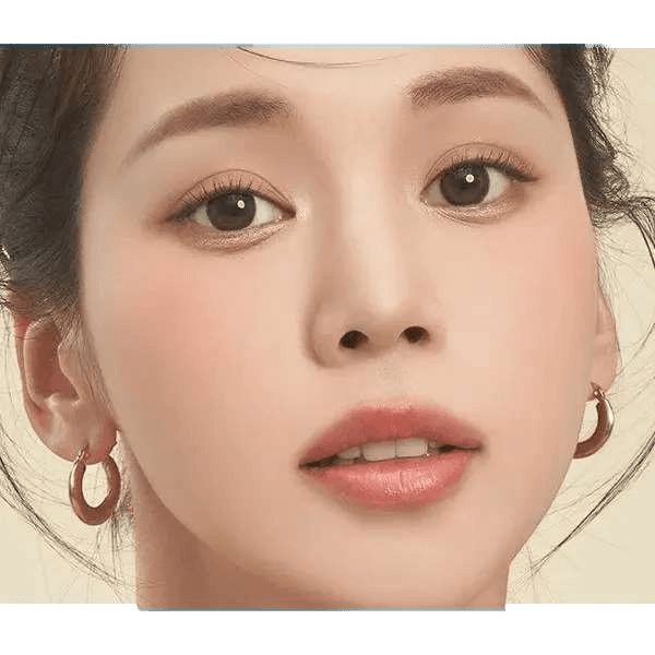 LensTown It's Natural Espresso — model portrait showing the contact lens look
