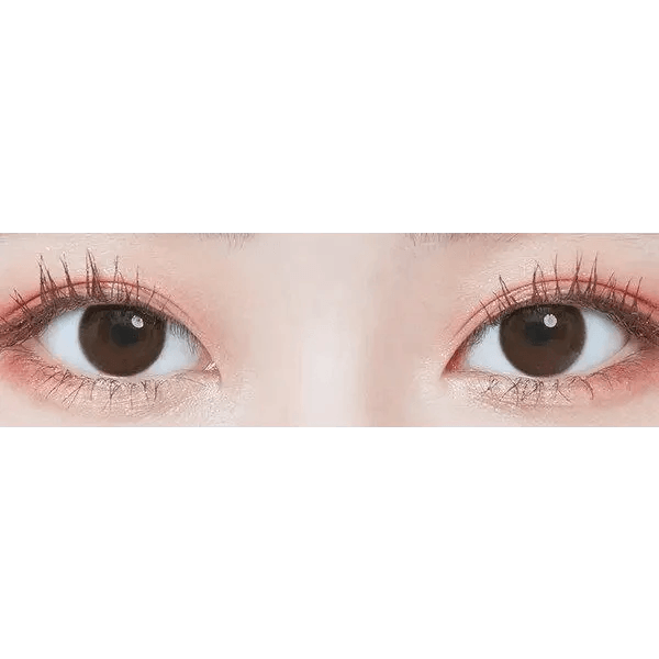 LensTown It's Natural Espresso — both eyes wearing the contact lenses