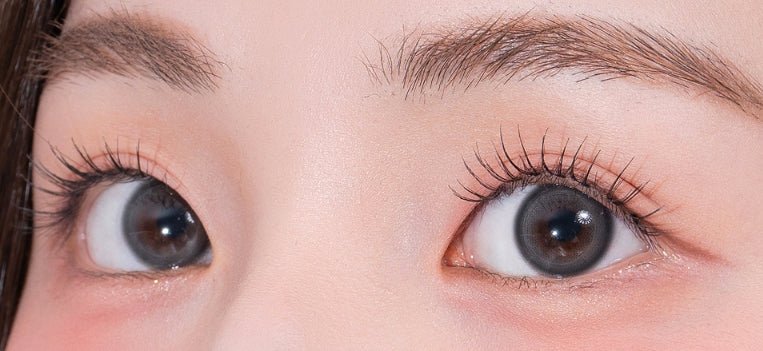 LensVery Powdery Gray colored contact lens, 13.4mm graphic diameter, Monthly wear