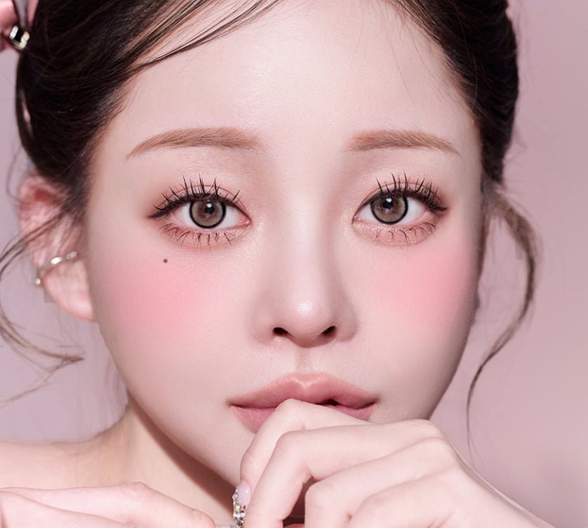 LensVery Silhouette3 Beige Brown colored contact lens, 13.5mm graphic diameter, Monthly wear
