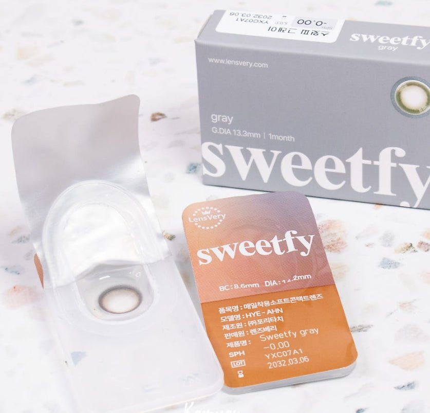 LensVery Sweetfy Gray colored contact lens, 13.3mm graphic diameter, Monthly wear