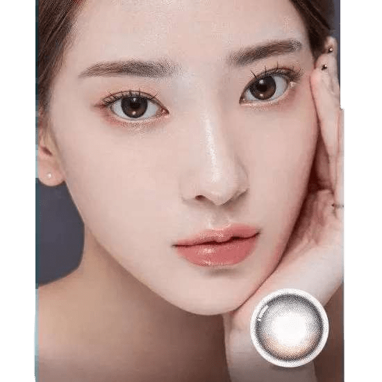 Olens Eyelighter Glowy Black — model portrait showing the contact lens look