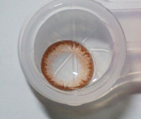 Olens LAVI A Brown colored contact lens, 13.5mm graphic diameter, 3-6 Months wear
