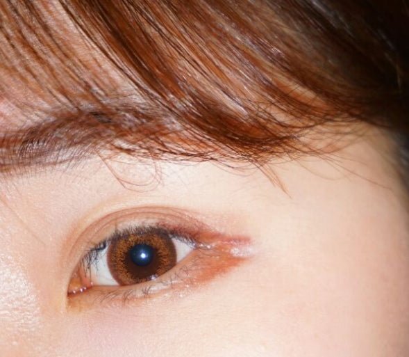 Olens LAVI A Brown colored contact lens, 13.5mm graphic diameter, 3-6 Months wear