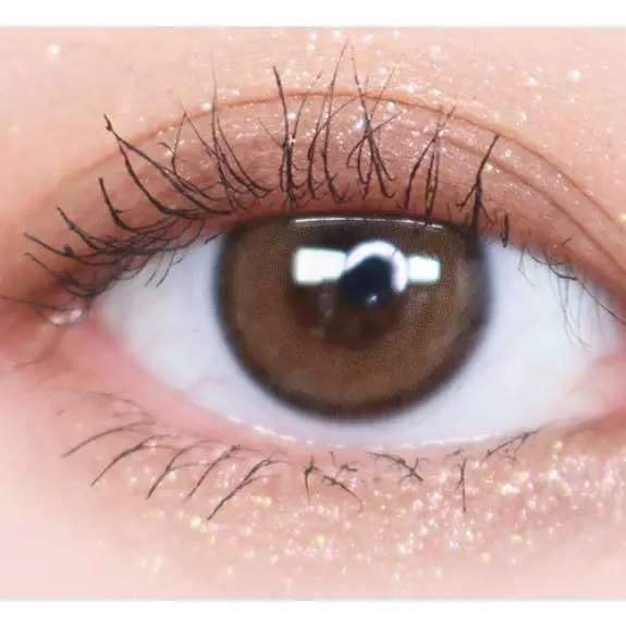 Olens Real Ring Brown — single-eye close-up showing the contact lens appearance