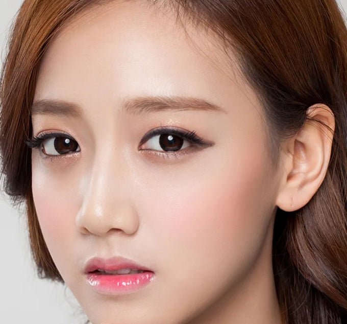 Olens SCL HI Black — model portrait showing the contact lens look