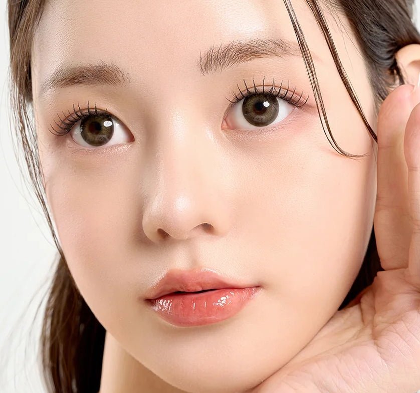 Romantea Smoky Brown Toric colored contact lens, 13.9mm graphic diameter, 3-6 Months wear