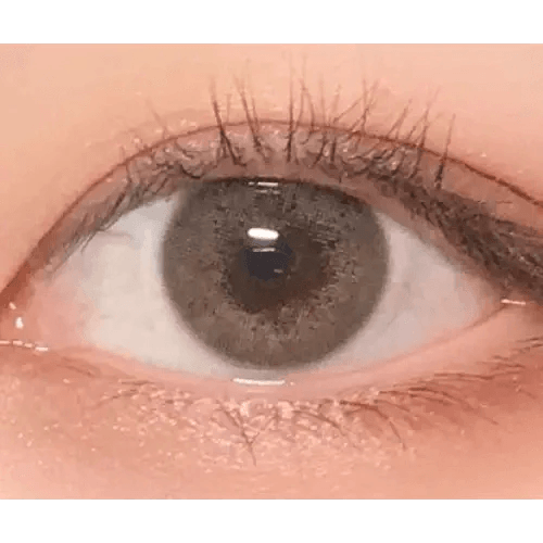 LensVery 3Brown Code1 colored contacts - on-eye close-up showing the color and design