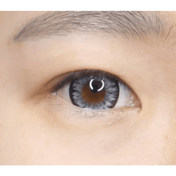 LensTown Back to Basic Macaron Gray — single-eye close-up showing the contact lens appearance