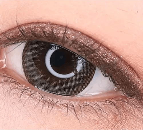 Olens Bigsome Gray — single-eye close-up showing the contact lens appearance