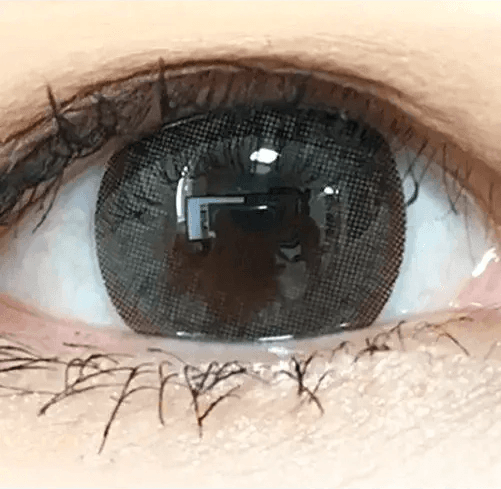 Olens Bigsome Gray — single-eye close-up showing the contact lens appearance