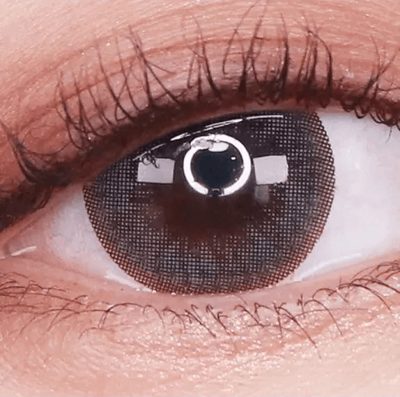 Olens Bigsome Gray — single-eye close-up showing the contact lens appearance