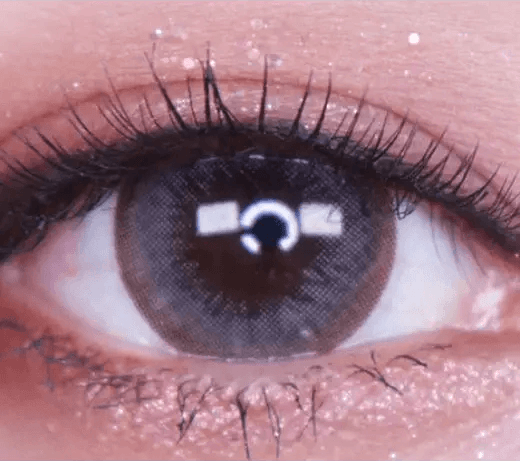 Olens Bigsome Gray — single-eye close-up showing the contact lens appearance