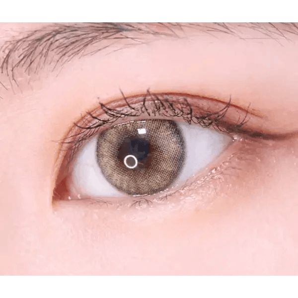 LensVery Blurry Sandy Brown colored contact lens, 13.3mm graphic diameter, Monthly wear