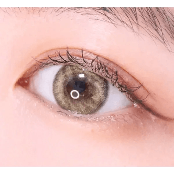 LensVery Blurry Sandy Brown colored contact lens, 13.3mm graphic diameter, Monthly wear