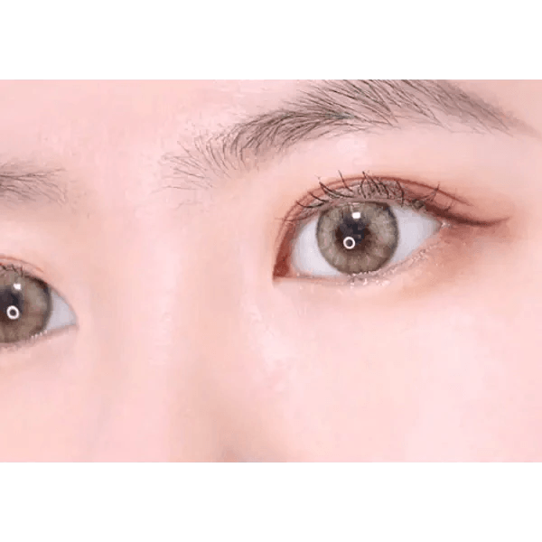 LensVery Blurry Sandy Brown colored contact lens, 13.3mm graphic diameter, Monthly wear