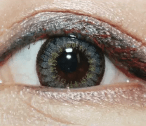 Olens Chandelier Gray — single-eye close-up showing the contact lens appearance