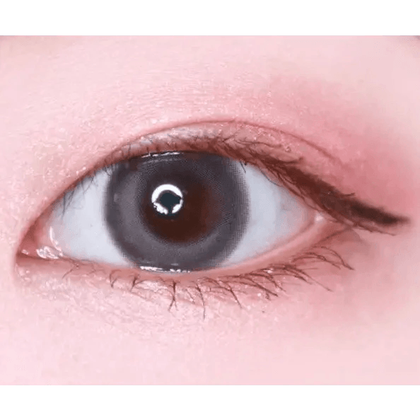 Olens Cherry Moon Gray — single-eye close-up showing the contact lens appearance