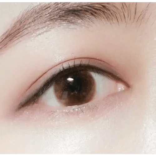 LensTown Choco Pong Milk Choco — single-eye close-up showing the contact lens appearance