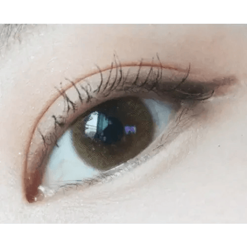 LensTown Choco Pong Milk Choco — single-eye close-up showing the contact lens appearance
