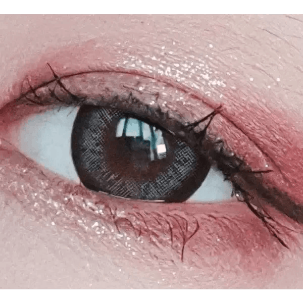 Olens Coco Color Gray — single-eye close-up showing the contact lens appearance