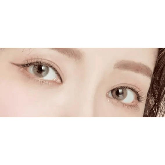 LensTown Coco view Blurring Green — both eyes wearing the contact lenses