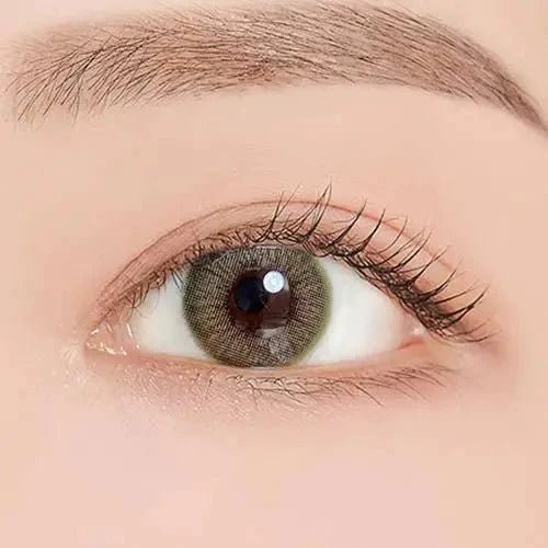 LensTown Coco view Blurring Green — single-eye close-up showing the contact lens appearance