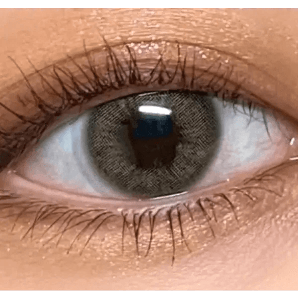 LensTown Coco view Blurring Green — single-eye close-up showing the contact lens appearance