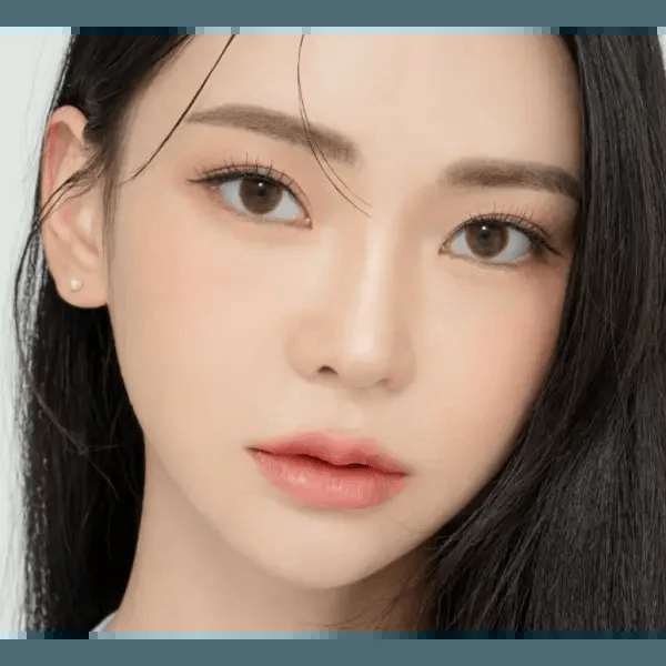 LensRang Cocoring Brown — model portrait showing the contact lens look