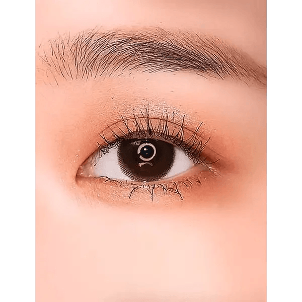 LensRang Comely Choco — single-eye close-up showing the contact lens appearance