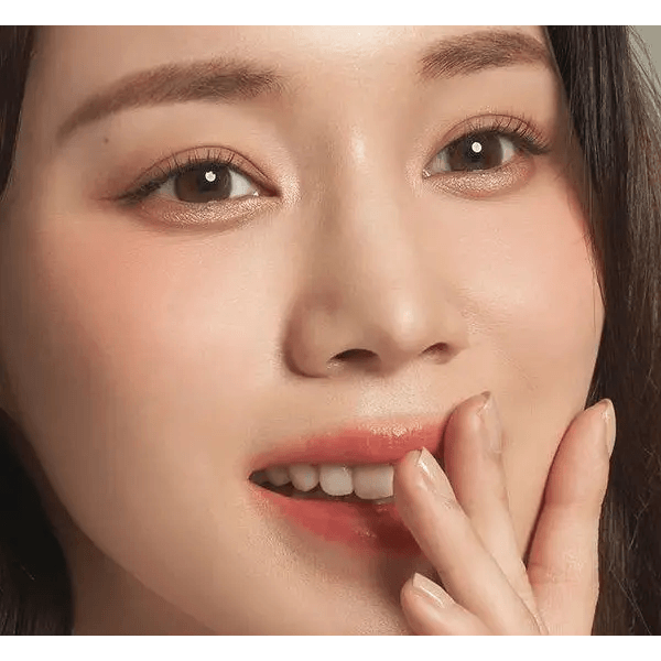 LensTown Cookiean2 Choco Brown — model portrait showing the contact lens look