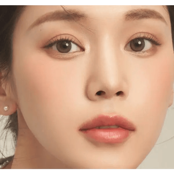 LensTown Cookiean2 Nude Brown — model portrait showing the contact lens look